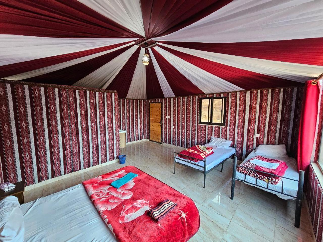 Beduin Star Trail Camp Bed & Breakfast วาดิรัม ภายนอก รูปภาพ