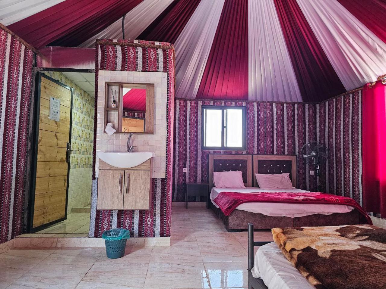 Beduin Star Trail Camp Bed & Breakfast วาดิรัม ภายนอก รูปภาพ