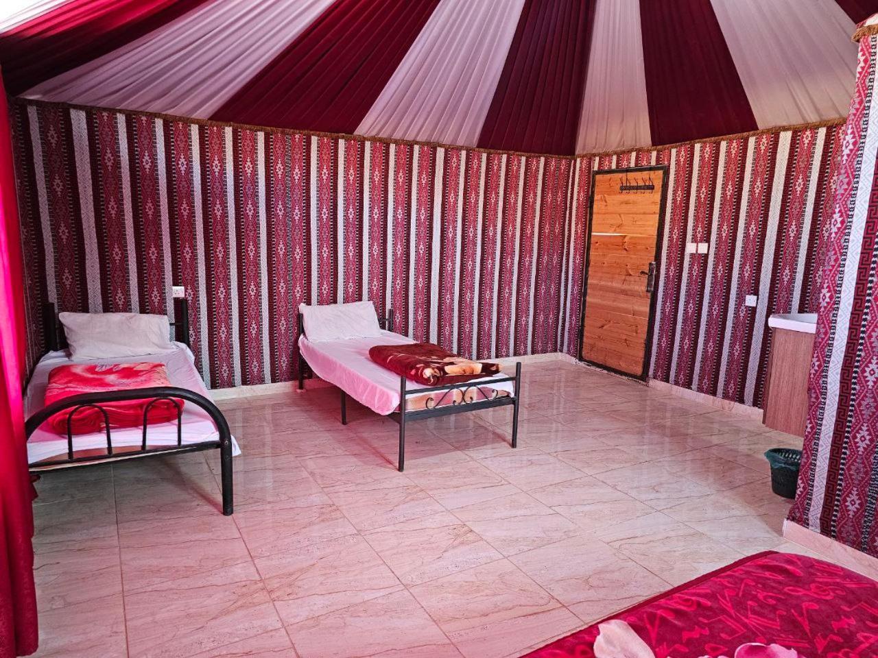 Beduin Star Trail Camp Bed & Breakfast วาดิรัม ภายนอก รูปภาพ