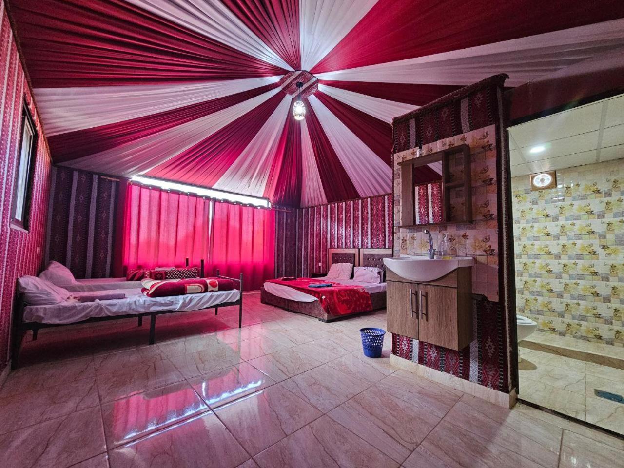 Beduin Star Trail Camp Bed & Breakfast วาดิรัม ภายนอก รูปภาพ