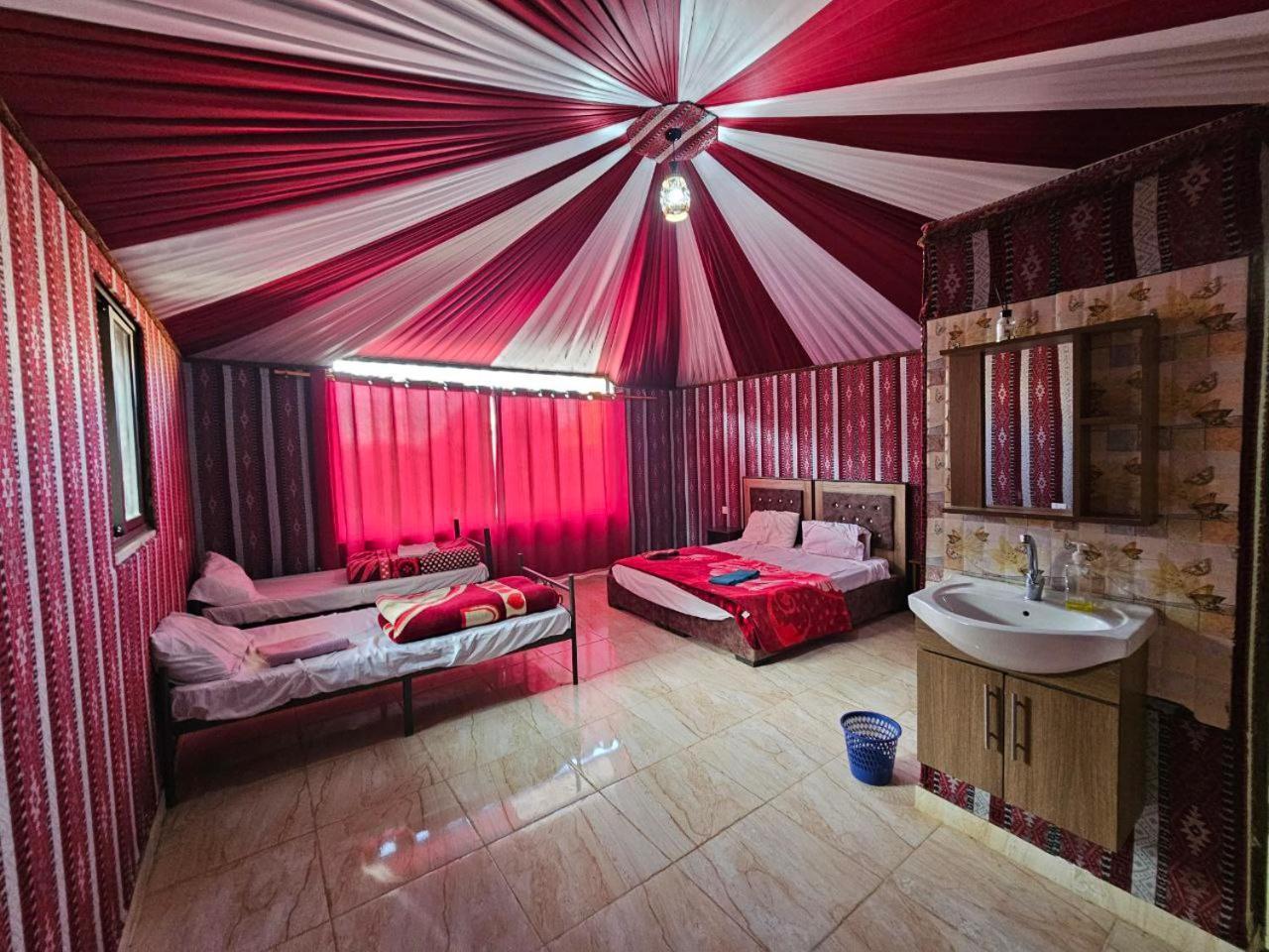 Beduin Star Trail Camp Bed & Breakfast วาดิรัม ภายนอก รูปภาพ